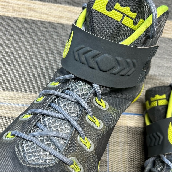 Nike Men’s Zoom Soldier LeBron VIII 8 Basketball Sneakers 653641-070 Size 13 - Picture 8 of 17